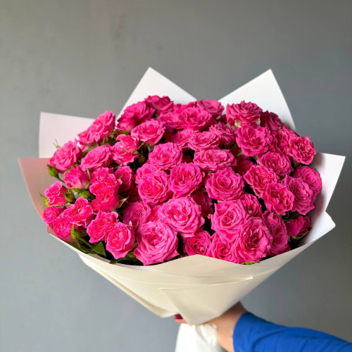 Букет из 25 кустовых роз сорта Лиана